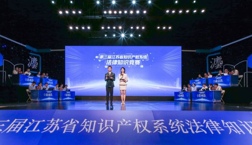 舞台上有人在表演AI 生成的内容可能不正确。